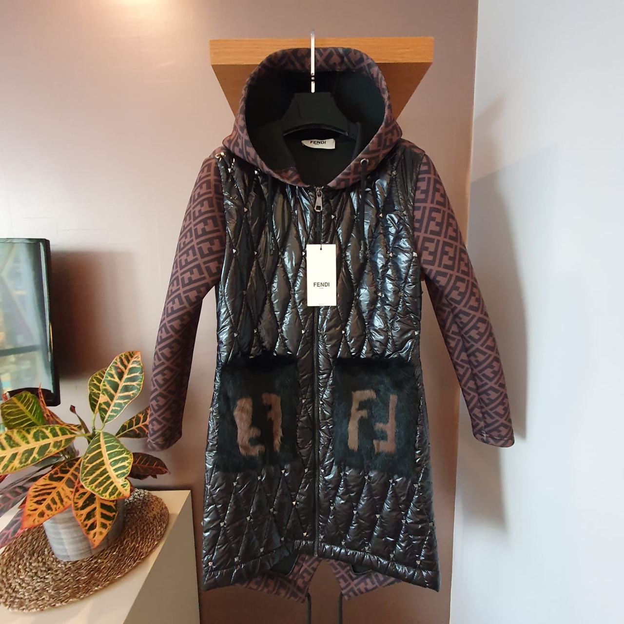 Fendi-Fur-Trimmed-Long-Coat-Bayan-Mont (1)